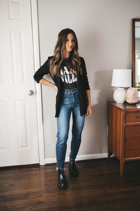 ashley wearing a black graphic tee that reads "Nashville" in white, a black oversized blazer, mid-wash mom jeans, and black lug sole chelsea boots Outfits For A Gig, Casual Glam Style, Cute Fall Professional Outfits, How To Dress Edgy In Your 30s, 30s Casual Outfits, Mum Jeans Outfit Winter, Casual Warm Fall Outfits, Simple Jeans Outfit Casual, Roadtrip Outfit Fall