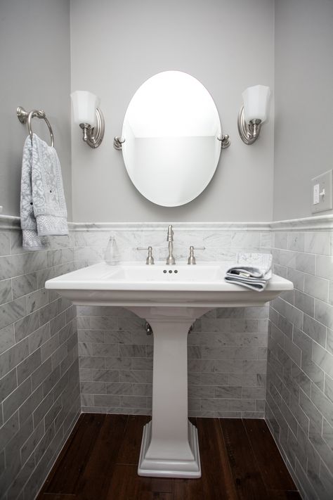 Powder room panache Powder Bathroom Ideas, Diy Vanity Lights, Small Light Fixtures, Best Bathroom Lighting, Bathroom Cabinets Diy, Bathroom Vanity Storage, Small Bathroom Vanities, Powder Room Design, White Vanity Bathroom