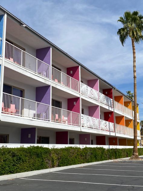 Motel Ideas Architecture, Desert Apartment Building, California Apartment Exterior, Mid Century Motel, Mid Century Apartment Building Exterior, Mid Century Modern Hotel, Modern Motel, Modern Neighborhood, Mid Century Modern Architecture