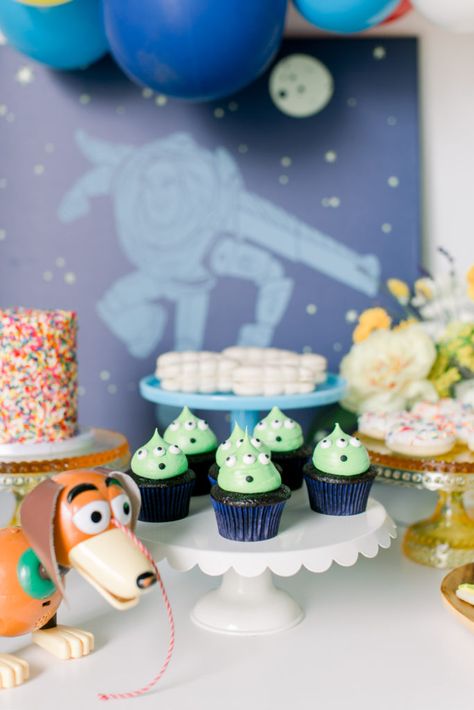 Movie Premiere Party, Alien Cupcakes, Disney Birthday Party, Toy Story Alien, Party Tables, Toy Story Birthday Party, Modern Party, Disney Birthday, Toy Story Birthday