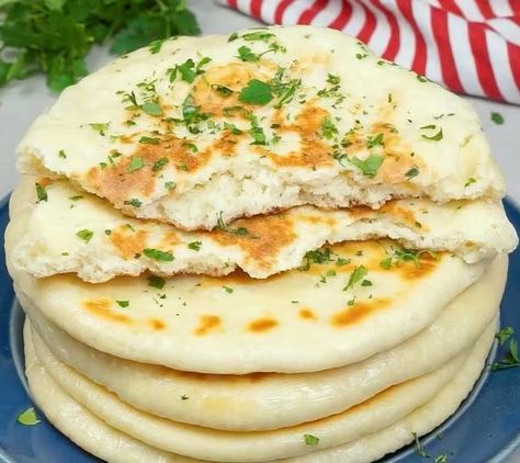 Turkish milk bread in a pan: the soft and tasty spiced bread! Turkish Flat Bread, Yeast Free Breads, Homemade Pita Bread, Milk Bread, Stale Bread, Flat Bread, Piece Of Bread, Bread Bowls, Pizza Bread