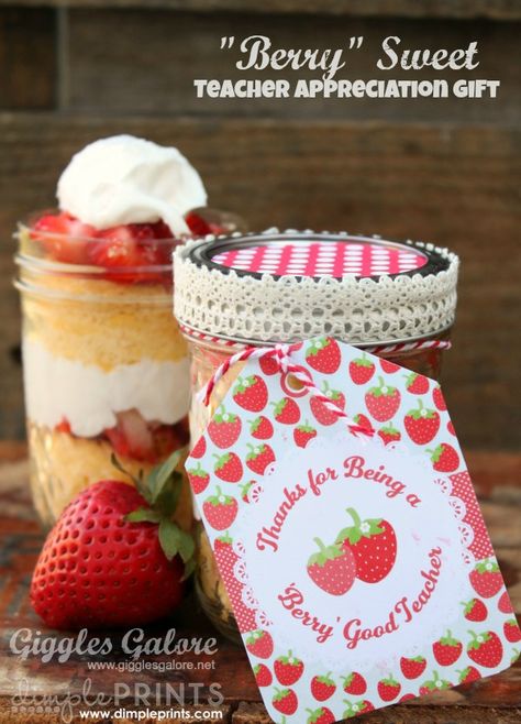 Teacher appreciation gift idea: "Thank You For Being A Berry Sweet Teacher" Sweet Teacher Appreciation, Teacher Recognition, Inexpensive Teacher Appreciation Gifts, Leader Gifts, Teacher Appreciation Diy, Strawberry Sweets, Teacher Party, Teacher Appreciation Gifts Diy, Appreciation Printable