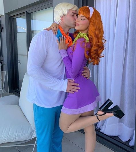 Fred And Daphne Costume, Daphne Halloween Costume, Lesbian Halloween, Scooby Doo Halloween Costumes, Velma Costume, Fred Jones, Daphne Costume, Scooby Doo Halloween, Halloween Coustumes