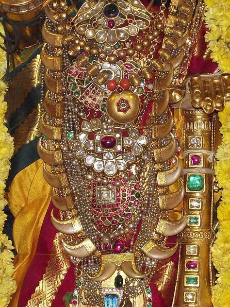 Ranganatha Swamy, Indian Palaces, Antic Jewellery, Gold Haram Designs, Hindu Jewelry, Tiger Claw, Indian Women Painting, Antique Gold Jewelry Indian, Tiger Skin