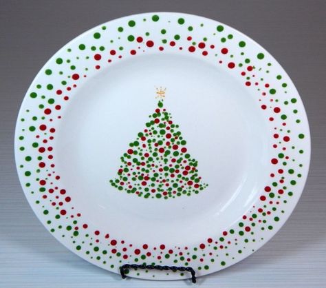 Easy Pottery Painting Ideas Christmas, Christmas Tree Pottery Painting, Painting Pottery Ideas Christmas, Ceramic Christmas Plate Ideas, Pottery Ideas For Christmas, Diy Christmas Plates Paint, Christmas Pottery Painting Ideas Ceramics, Xmas Pottery Painting, Festive Pottery Painting