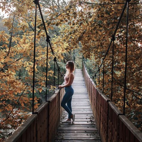 Poses For Bridge, Photoshoot Places Ideas, Travel Portrait Photography, Bridge Picture Poses, Wooden Bridge Photoshoot, Bridge Portrait Photography, Poses At Park, Park Portrait Photography, Bridge Photography Poses