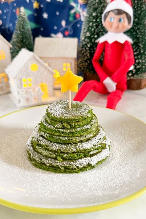 Delicious healthy pancakes packed with spinach and shaped in a Christmas Tree. Just what the Elf ordered for breakfast! Elf Christmas Trees, Fun Christmas Food Ideas, Veggie Dinner Ideas, Fun Christmas Food, Party Food Dinner, Classic Pancake Recipe, Christmas Tree Chocolates, Green Pancakes, Basic Pancakes