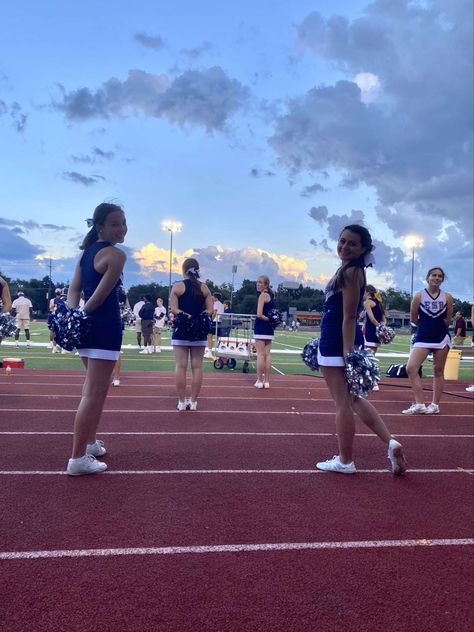 Highschool Cheer, Sideline Cheer, Friday Night Football, Varsity Cheer, Cheer Pics, School Cheer, Cute Cheer Pictures, High School Cheer, Cheers Photo