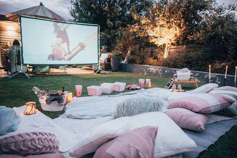 Movie Under The Stars, Cinema Popcorn, Movies Under The Stars, Backyard Movie Nights, Outdoor Cinema, Backyard Movie, Outdoor Movie, Star Party, Event Organiser