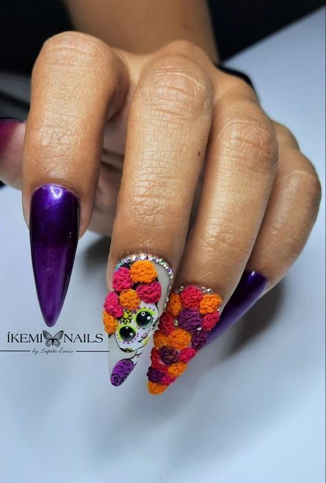 Catrina Nails Design, Halloween 3d Nails, Uñas Halloween 3d, Cute Costumes Ideas, Halloween Cute Costumes, Dia De Los Muertos Nail Ideas, Mexican Nails Designs, Catrina Nails, Mexican Nail Art