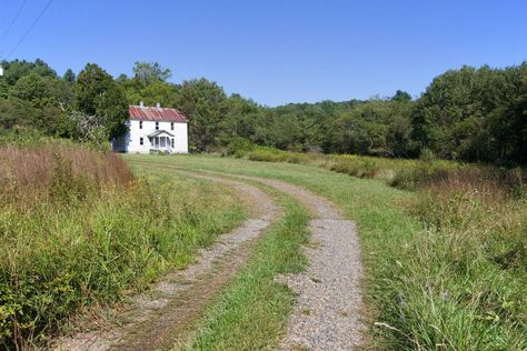 Appalachian farmhouse. Blacksburg, Virginia. Vintage Southern Aesthetic, 1920s Farmhouse, Southern Aesthetic, Blacksburg Virginia, Authentic Farmhouse, Southern Homes, Southern Gothic, Fantasy Homes, Old House Dreams