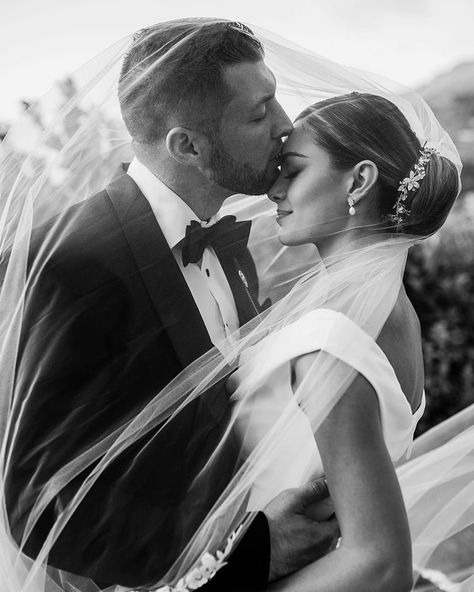 Photos For Wedding, First Look Wedding Photos, Elegant And Timeless Wedding, First Look Wedding, Stunning Wedding Photos, Amazing Wedding Photos, Wedding Portrait Poses, Wedding Picture Poses, Wedding Couple Poses Photography