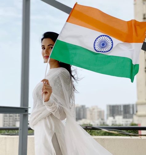 Happy Independence Day Photos, Flag Photoshoot, Independence Day Dp, Republic Day Photos, Sonal Chauhan, Independence Day Photos, Happy Independence Day India, Best Couple Pics For Dp, Republic Day India