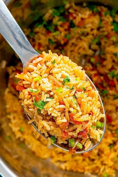 Homemade Spanish Rice / Mexican Rice Recipe | BellyRulesTheMind Homemade Spanish Rice, Vegetarian Rice Recipes, Spanish Rice Easy, Mexican Entrees, Spanish Rice Recipe, Mexican Rice Recipes, Salsa Guacamole, Hamburger Meat Recipes, Spanish Rice