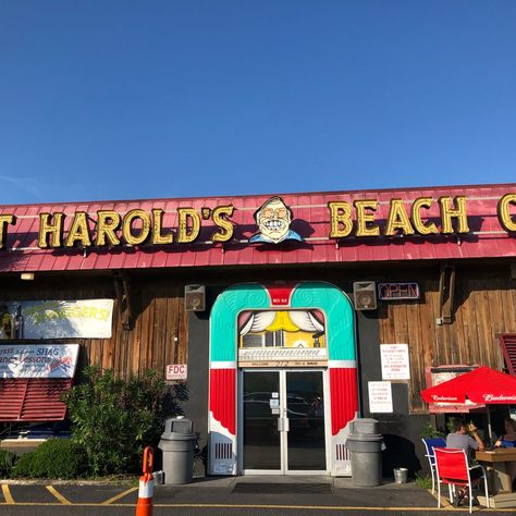 North Myrtle Beach Restaurants, Myrtle Beach Restaurants, Oceanfront Vacation Rentals, Sunday Photos, Dive Bars, American Bars, Atlantic Beach, Dive Bar, Best Bars