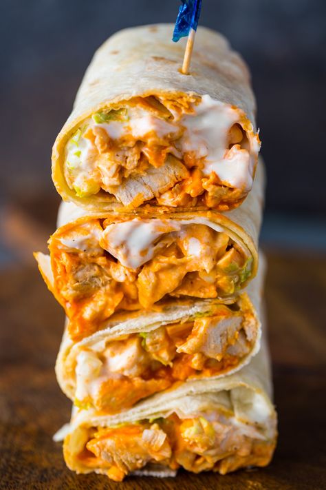 5 Minute Buffalo Chicken Wraps | Gimme Delicious Spicy Buffalo Chicken, Buffalo Chicken Wraps, Chicken Wrap Recipes, Chicken Wrap, Health Dinner Recipes, Chicken Wraps, Idee Pasto Sano, Wrap Recipes, Buffalo Chicken