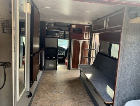 1997 E450 4x4 Diesel Ambulance Conversion With A Shower! Ambulance Camper Conversion, Ambulance Camper, Ambulance Conversion Interior, Ambulance Conversion, Glamping Trailer, Diy Van Conversions, Rv Truck, Tiny House Camper, Airstream Interior