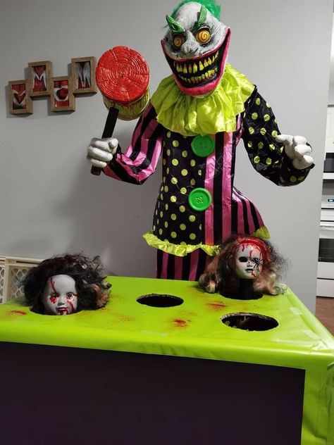 Clown Themed Halloween Decor, Evil Clown Halloween Decorations, Diy Clown Halloween Decorations, Scary Circus Halloween Decorations, Creepy Carnival Games, Carnevil Halloween Party, Clown Halloween Decorations, Clown Room, Halloween Carnevil