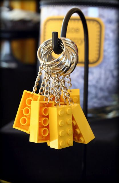 Lego Keychain, Lego Crafts, Lego Themed Party, Lego Theme, Ninjago Party, Lego Diy, Lego Birthday Party, Lego Craft, Lego Birthday