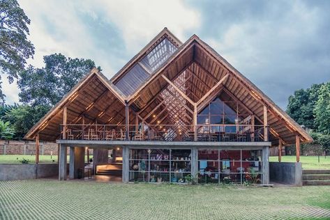 Wooden Facade, Timber Architecture, Wooden Building, Timber Roof, Bamboo Architecture, Wood Architecture, Roof Architecture, Restaurant Architecture, Roof Trusses