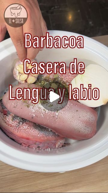 Rafael Villarreal on Instagram: "Barbacoa dominguera… . Ahora si de lengua y labio… como debe de ser  . Para empezar el domingo con el pie derecho… 2-3 taquitos pa hacer camita  . Dos salsas espectaculares que en estos días les subiré la receta… cuál quieren primero ? La de chile de árbol o la de Chiltepin? . #elmassalsa #quetodomexicoseenchile #lasalsahaceeltaco #receta #salsa #barbacoa #tacos #domingo" Lengua Recipe Mexican, Tongue Recipes, Tongue Tacos, Barbacoa Tacos, Easy Mexican, Keto Recipes Dinner, Recipes Dinner, Mexican Food, Mexican Food Recipes