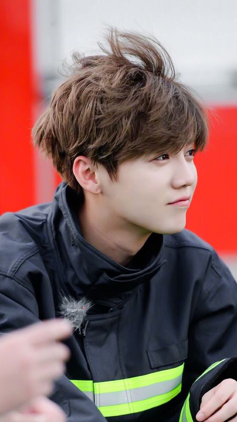 #luhan #exo #cute #smol #uwu #soft #aesthetic Hair Blowing In The Wind, Luhan Exo, Gu Family Books, Big Bang Top, Exo Luhan, G-dragon, Blowing In The Wind, Exo Ot12, Jung Yong Hwa