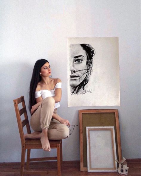 Art Self Portrait Ideas, Art Organization Ideas, Pencil Art Love, Painter Photography, Amazing Interior Design, Simple Painting Ideas, Canvas Painting For Beginners, Art Photoshoot, Artsy Photography