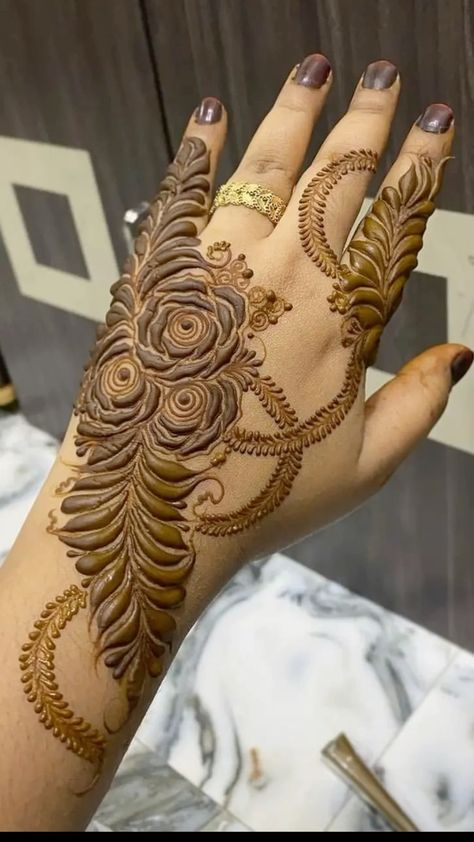 mehndi Leaf Mehendi Designs, Finger Mehendi Designs, Beautiful Mehndi Designs, Mahendi Designs, Leave Pattern, Bridal Mehandi, Henna Wedding, Heena Design, Rose Mehndi Designs