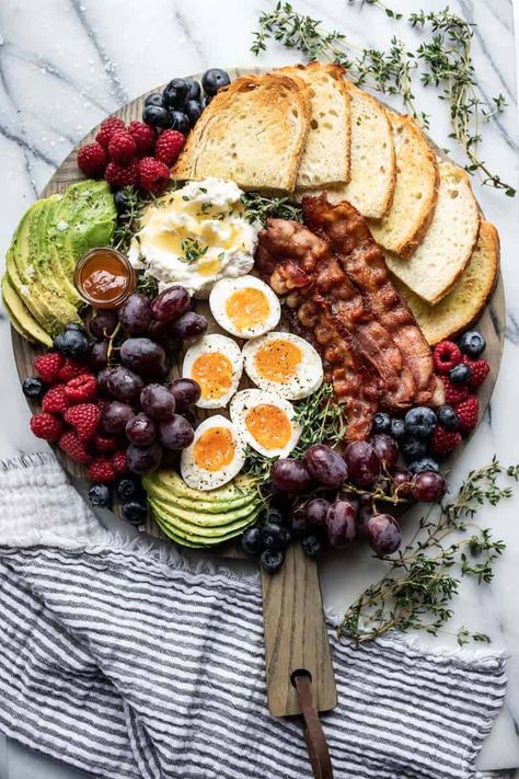 40 Easy Brunch Charcuterie Board Ideas - Six Sisters' Stuff Egg Charcuterie Board, Breakfast Charcuterie Board, Breakfast Charcuterie, Breakfast Boards, Breakfast Meat, Breakfast Platter, Homemade Buttermilk, Charcuterie Inspiration, Party Food Platters