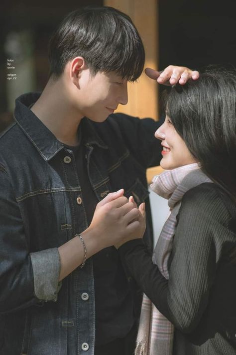 Corian Couple, Morning Couple Goals, Loving Status, Aesthetic Whatsapp Status, Love Feeling Images, Aesthetic Status, Lofi Aesthetic, Korean Couple Photoshoot, Portrait Couple