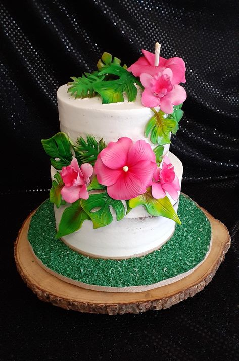 Tropical Island Cake, Hawaian Cakes Ideas, Tropical Sheet Cake, Hawaiian Cake Design, Tropical Cake Ideas, Debut Cakes, Hawaiian Theme Cakes, Happy Bday Cake, 21st Key