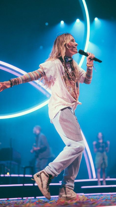 Lauren Daigle Concert, Hippie Christian, Lauren Diagle, Maximalist Outfits, Christian Concert, Concert Hall Architecture, Concert Outfit Summer, Love Lauren, Lauren Daigle