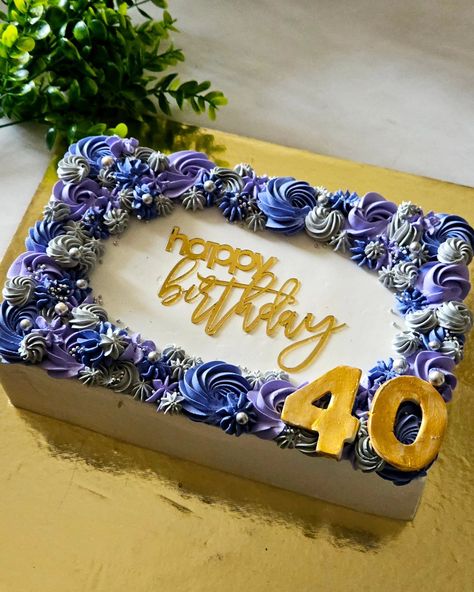 ✨️The visual appeal of a simple sheet cake can be greatly enhanced by employing a well-balanced color palette and complementary piping techniques. For a 40th birthday celebration, a color scheme of gray, purple, and blue was chosen, accented with sparkling silver and gold. #40thbirthdaycake #cakeformen #birthdaycakes #sheetcake #whippedcreamcakes #Pinkfrost_patisserie #pinkfrost_minicakes #noidahomebaker #customisecakesinnoida #designercakesinnoida #Noida #noidabakery Purple Black And Silver Birthday Cake, Purple Sheet Cake, Simple Sheet Cake, Whipped Cream Cakes, 25th Birthday Cakes, Birthday Sheet Cakes, Gold Birthday Cake, Piping Techniques, Silver Cake