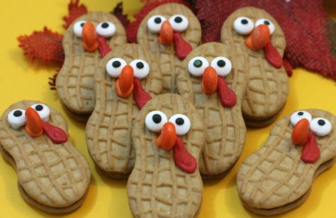 Nutter Butter Turkey Craft Turkey Snacks, Turkey Desserts, Butter Turkey, Thanksgiving Food Crafts, Thanksgiving Snoopy, Thanksgiving Sweets, Thanksgiving Foods, Thanksgiving Snacks, Turkey Cookies