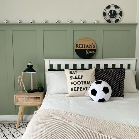 Football Theme Bedroom, Boys Soccer Bedroom, Boys Football Bedroom, Older Boys Bedrooms, Soccer Themed Bedroom, Soccer Bedroom, Soccer Room, Football Rooms, Football Bedroom