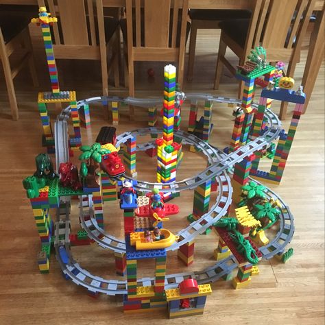 Train Track Ideas, Lego Duplo Train, Lego Track, Turtle Activities, Lego Village, Lego Club, Lego Diy, Baby Play Activities, Kids Toys For Boys