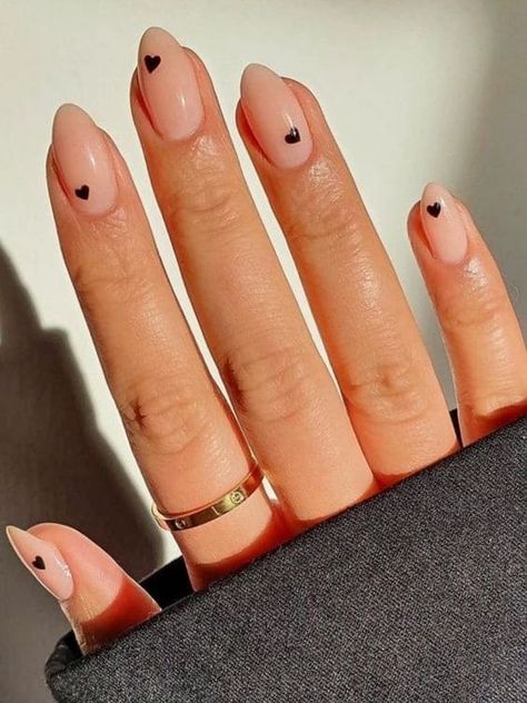 Cute Short Basic Nails, Cute Heart Nails, Black And Nude Nails, Acrylic Nails Nude, Recipes Authentic, Heart Nail Designs, Nude Nail Designs, Subtle Nails, Nail Designs Valentines