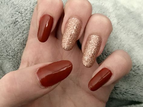 Wedding Nails Terracotta, Terracotta Nails, Bridesmaids Nails, Glitter Polish, Nail Goals, Fall Bridesmaids, Beige Nails, Studded Nails, Rose Gold Nails