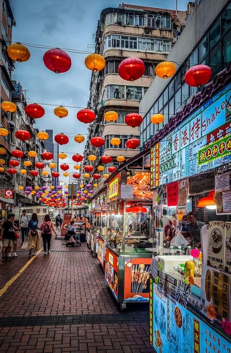 temple street night market in hong kong Hong Kong Night Market, Hong Kong Market, Hong Kong Street Photography, Hongkong Street Food, Night Market Aesthetic, Hongkong Aesthetic, Hong Kong Travel Photography, Hong Kong Aesthetic, Hongkong Restaurant