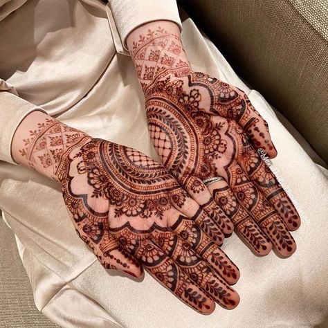 Simple Bridal Mehndi Designs Front Hand, New Mehandi, Palm Mehndi Design, Indian Mehndi Designs, Mehndi Designs 2018, Henna Art Designs, Modern Henna Designs, Beginner Henna Designs, Mehndi Designs For Kids