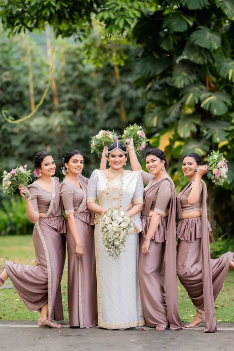 Bridesmaid Dresses Kandyan, Bridesmaids Colours, Bridesmaids Saree, Saree Jacket, Saree Jacket Designs, Gown Accessories, Wedding Theme Color Schemes, Bridesmaid Poses, Wedding Gown Accessories