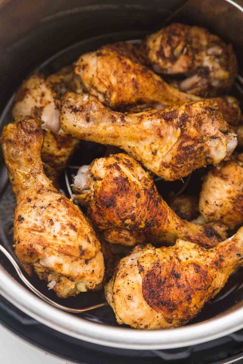 These Instant Pot drumsticks are moist, flavorful and so easy to make with a simple dry rub, 5 minutes of prep time, and just 15 minutes of hands-off cook time! Instant Pot Drumsticks, Instant Pot Chicken Drumsticks, Pressure Cooker Recipes Chicken, Little Sunny Kitchen, Homemade Fajita Seasoning, Sunny Kitchen, Drumstick Recipes, Chicken Drumstick Recipes, Pressure Cooker Chicken