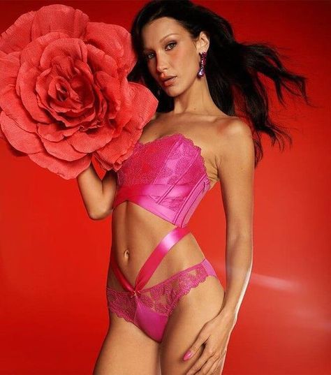 Bella Hadid | She is such a beauty 🌿🦋💛🪶🍀🤩 | Facebook Wish List Items, Bella Model, Isabella Hadid, Best Gifts For Women, Secret Valentine, High Fashion Trends, American Photo, Hadid Sisters, Campaign Fashion