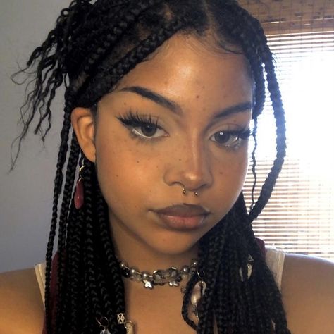 Alt Makeup Black Women, Grunge Makeup Black Women, Dark Makeup Looks, Vision Bored, Unique Mirror, Clear Mirror, Alt Makeup, Beauty Mirror, Swag Makeup