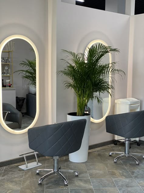 Salon Break Room, Mini Salon Ideas Small Spaces, All Purpose Salon Chair, Beauty Salon Interior Design Ideas, Salon Decor Studio, Ideas Decoracion Salon, Salon Suite Decor, Beauty Shop Decor, Salon Interior Design Ideas