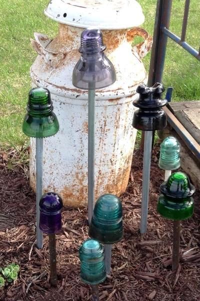 Porcelain Insulators Repurposed, Telephone Insulators Ideas, Glass Insulators Repurposed, Insulators Repurposed, Insulator Projects, Insulator Crafts, Garden Diy Decoration Ideas, Junk Garden, Gardening Decor