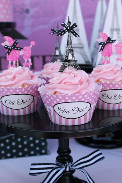 Pink Paris Party, Paris Cupcakes, Paris Themed Party, Paris Party Decorations, Parisian Birthday, Bolo Paris, Parisian Birthday Party, Parisian Party Theme, French Themed Parties