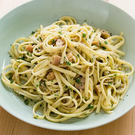 Linguine with White Clam Sauce | Cook's Country Linguine With White Clam Sauce, Clam Sauce Recipe, Linguine And Clams, Clam Sauce Linguine, Pasta House, Seafood Linguine, Clam Pasta, White Clam Sauce, Braised Chicken Breast