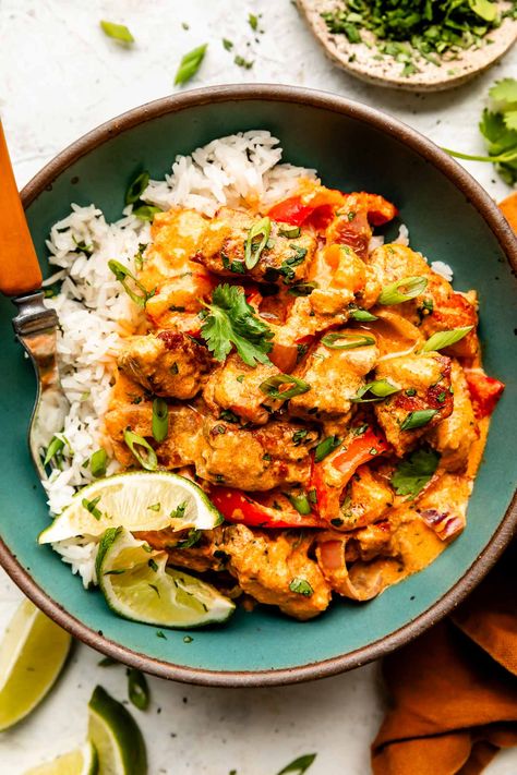 Thai Coconut Salmon Curry, Red Curry Salmon, Coconut Red Curry, Curry Salmon, Salmon Curry, Red Curry Sauce, Salmon Rice Bowl, Skillet Dinner Recipes, Salmon Bites