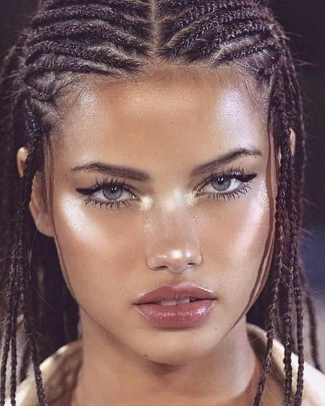 Adriana Lima 2014, Pale Skin Eye Makeup, Adriana Lima Makeup, Hair Braid Designs, Victoria Secret Models, Victoria Secret Makeup, Hair Tips Video, Braid Designs, Face Photography